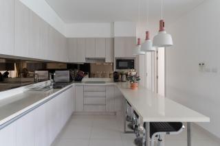 Spacious 3BR Sea-View Condo Resort Amenities 2708 - 2