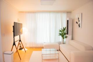 New open sale Haebangchon stay Itaewon Myeongdong Hongdae Insadong Gyeongbokgung palace - Seul - 7