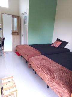 Tuwin Guest House Syariah - Timuran - 0