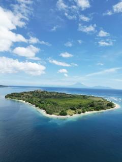Signatura Scuba Gili gede Dive and Bed & Breakfast Tanjungan Beach Bungalow Gili Gede Indah - Pelangan - 1