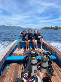 Signatura Scuba Gili gede Dive and Bed & Breakfast Tanjungan Beach Bungalow Gili Gede Indah - Pelangan - 4