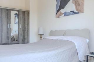 Helen's Seaview - 2