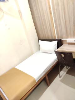 Royal Cabin Stay - Mumbai - 8