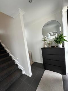 Spacious Home Near Airport - Auckland - 9