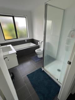 Spacious Home Near Airport - Auckland - 6
