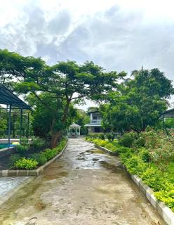 Mishita Resort couple friendly with pool near beach - Alibaug - 7