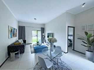 Luxury Golf Estate Living 2 Bed 2 Bath with Stunning Views - Honeydew - 7