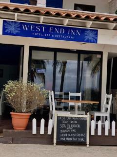 Hotel room, in the heart of West End, Hotel Beach Front - West End - 0