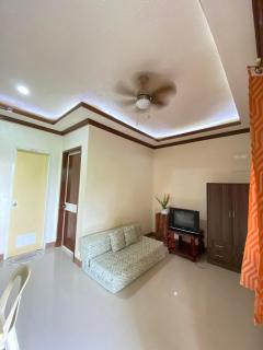 Merangie Travellers Inn - Dauis - 0