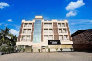 Super Townhouse Vasai Express Highway Formerly Majestic Inn - Māndvi - 0