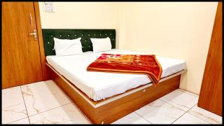 HOTEL White S - STAY Near Shri Mahakaleshwar Jyotirlinga Temple - Free Wifi & Free Parking - Fully Air Conditioned And Spacious Room - Excellent Service Recommended - Ujjain - 2