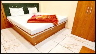 HOTEL White S - STAY Near Shri Mahakaleshwar Jyotirlinga Temple - Free Wifi & Free Parking - Fully Air Conditioned And Spacious Room - Excellent Service Recommended - Ujjain - 7