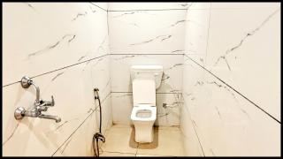 HOTEL White S - STAY Near Shri Mahakaleshwar Jyotirlinga Temple - Free Wifi & Free Parking - Fully Air Conditioned And Spacious Room - Excellent Service Recommended - Ujjain - 9