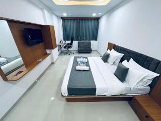 Hotel 4 Season - Vadodara - 0