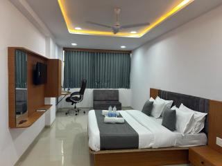 Hotel 4 Season - Vadodara - 9