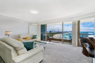 Beachfront Luxury on Burleigh Hill Casa del Mar - 7