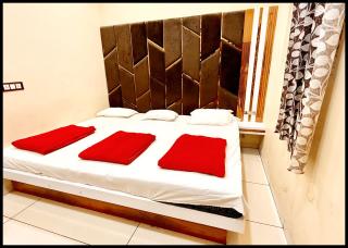 Near Mahakal Temple Hotel S U N # c !Ujjain,Near Railway station -Fully Air conditioned Rooms And Spacious, with Wifi And Parking- BEST HOTEL IN UJJAIN - Ujjain - 9