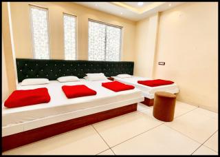 Near Mahakal Temple Hotel S U N # c !Ujjain,Near Railway station -Fully Air conditioned Rooms And Spacious, with Wifi And Parking- BEST HOTEL IN UJJAIN - Ujjain - 6
