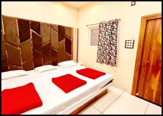 Near Mahakal Temple Hotel S U N # c !Ujjain,Near Railway station -Fully Air conditioned Rooms And Spacious, with Wifi And Parking- BEST HOTEL IN UJJAIN - Ujjain - 4