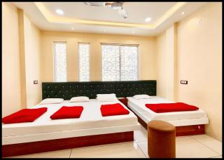 Near Mahakal Temple Hotel S U N # c !Ujjain,Near Railway station -Fully Air conditioned Rooms And Spacious, with Wifi And Parking- BEST HOTEL IN UJJAIN - Ujjain - 3