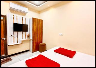 Near Mahakal Temple Hotel S U N # c !Ujjain,Near Railway station -Fully Air conditioned Rooms And Spacious, with Wifi And Parking- BEST HOTEL IN UJJAIN - Ujjain - 2