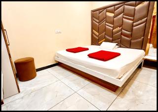 Near Mahakal Temple Hotel S U N # c !Ujjain,Near Railway station -Fully Air conditioned Rooms And Spacious, with Wifi And Parking- BEST HOTEL IN UJJAIN - Ujjain - 2