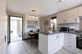 Beautiful and Spacious 3-bed Home in Nottingham by Renzo, Driveway, Close to M1! - Pinxton - 5