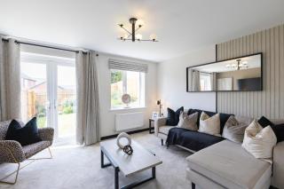 Beautiful and Spacious 3-bed Home in Nottingham by Renzo, Driveway, Close to M1! - Pinxton - 9