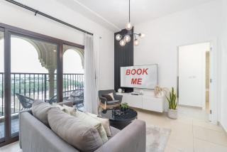 Stylish 1-Bedroom Retreat with Pool in Vibrant Jumeirah Golf Estates - Dubai - 0