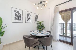 Stylish 1-Bedroom Retreat with Pool in Vibrant Jumeirah Golf Estates - Dubai - 1
