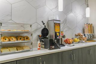 La Quinta by Wyndham Batavia - 1