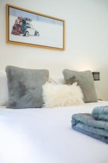 Elegant 3-bed duplex with balcony & mountain views - 5