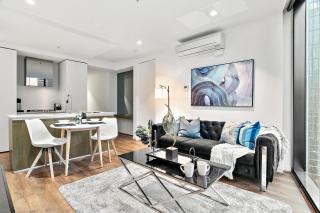 Lavish 2-Bedroom City Apartment with Pool, Sauna, Gym - Melbourne - 0