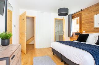 Elegant 3-bed duplex with balcony & mountain views - 1
