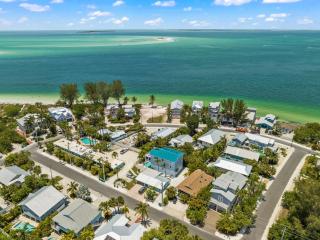 Points Hideaway - Beautiful Home wStunning SunsetWater Views on Bean Point Pool Bar Foosball - Anna Maria - 7