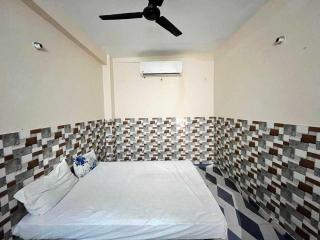 Hotel O Blue Heart Green Guest House - Noida - 3