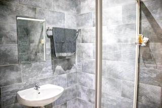 GlowtiAirbnb - Centurion - 3