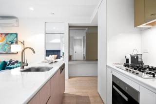 Lavish 2-Bedroom City Apartment with Pool, Sauna, Gym - Melbourne - 4