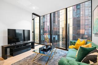 Lavish 2-Bedroom City Apartment with Pool, Sauna, Gym - Melbourne - 9