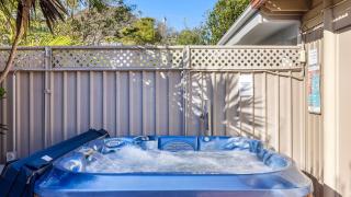 Shoal Bay Townhouse with Spa - Shoal Bay - 9