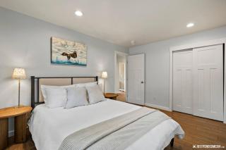 Downtown Retreat: Convenient Family Cottage - 8