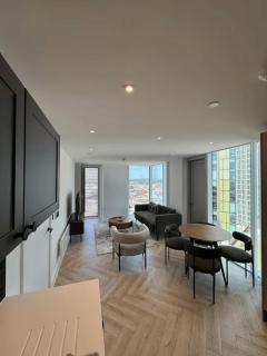 Private Luxury 2-Bed High-Rise Flat with Gym, Parking - Manchester - 0