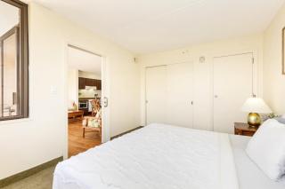 Waikiki Banyan 3409 - 1