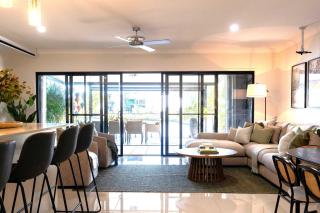 Waterfront Stay at Sunshine Villa - 0