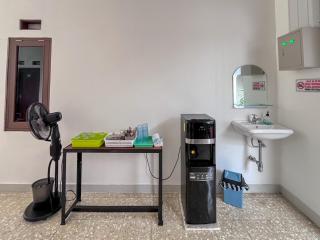 RedDoorz Syariah near AMIKOM Purwokerto - 2