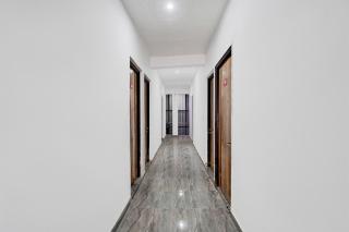 Hotel O Sector 121 Gaur City Mall Noida Formerly Royal FNG - Noida - 7