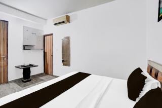 Hotel O Sector 121 Gaur City Mall Noida Formerly Royal FNG - Noida - 9