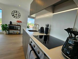 Luxury 2BR Penthouse-1 Skyline Terrace City Center - Leeds - 2