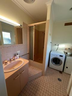 Comfortable 1 Bedroom Granny Flat with Parking Alexandra Hills - Ormiston - 2