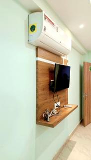 Hotel The Aradhya ! Heritage Near BMetta Buddharam Temple-Mahabodhi Temple 1600m - Restaurant & Parking Facilities - Fully Air Conditioning Suite Room - Best Hotel - Bodh Gaya - 1